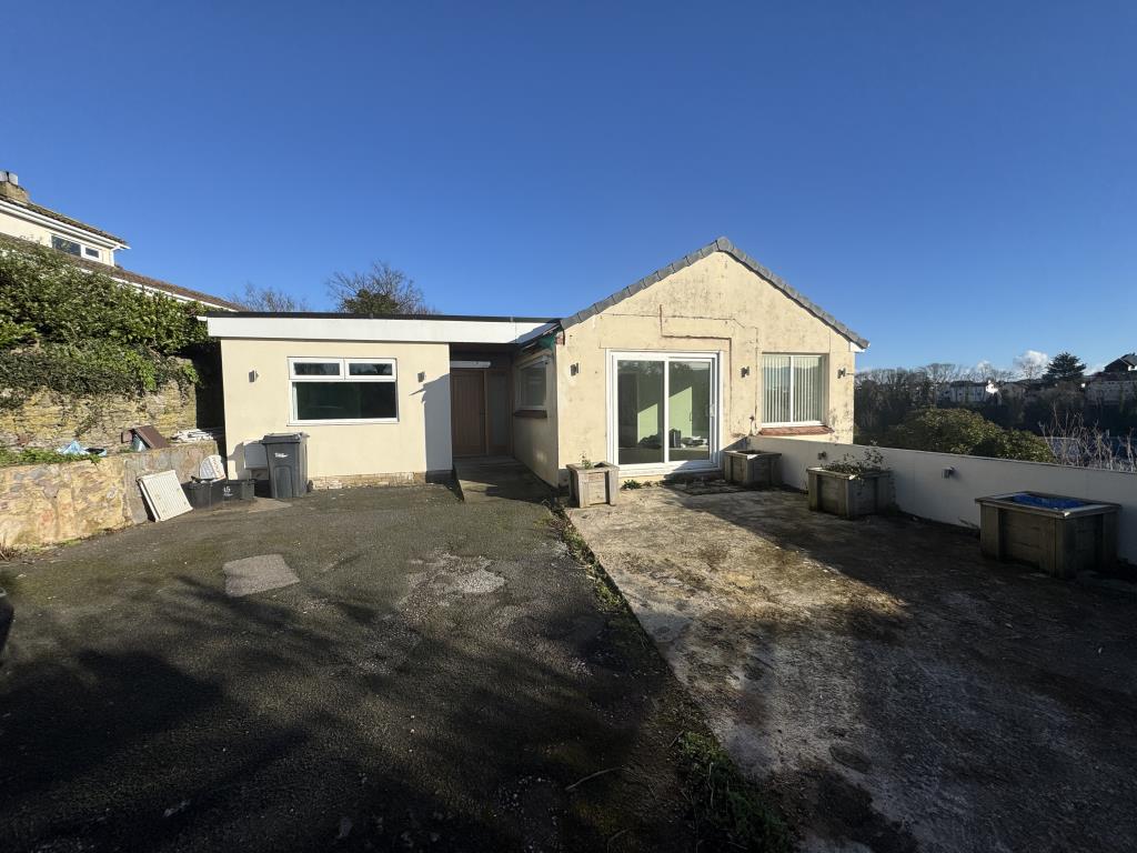Lot: 134 - DETACHED HOUSE WITH COMPLETION WORKS REQUIRED - View of the property from the driveway